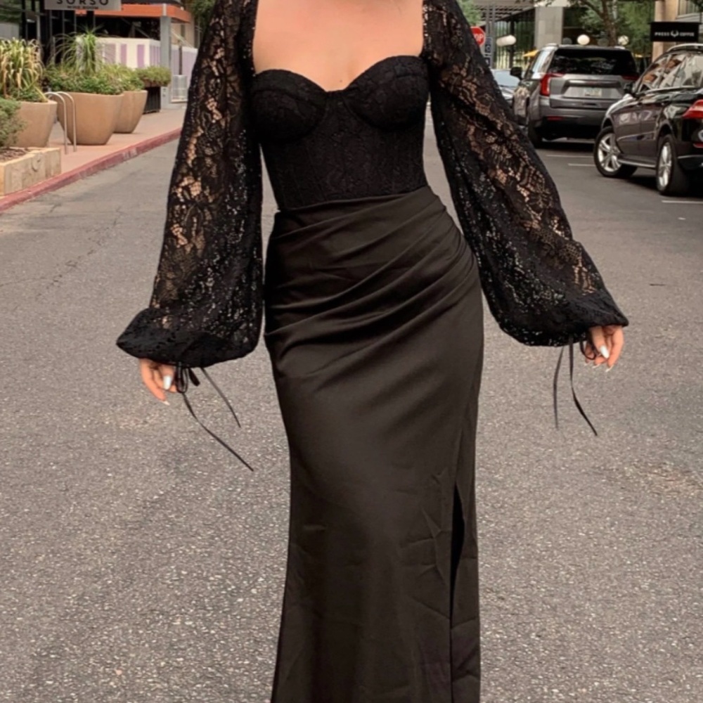 Elegant Black Lace Evening Dress